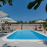 Tome-2 By Interhome * Vir