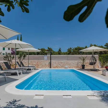 Tome-2 By Interhome * Vir