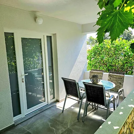 Tome - Vir129 By Interhome *